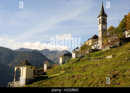 Il borgo rurale di Comologno sulla Valle Onsernone, Svizzera Foto Stock