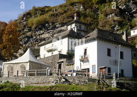 Il borgo rurale di Comologno sulla Valle Onsernone, Svizzera Foto Stock