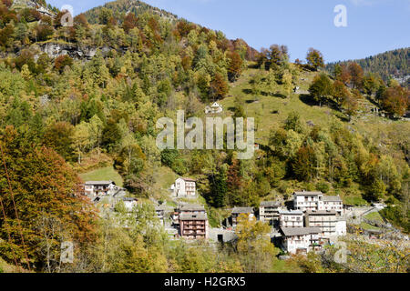 Il borgo rurale di Comologno sulla Valle Onsernone, Svizzera Foto Stock