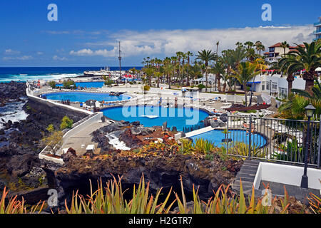 Piscina di acqua di mare Playa de Martianez, progettato da Cesar Manrique, Puerto de la Cruz, Tenerife, Isole Canarie, Spagna Foto Stock