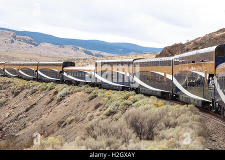 Vetture di osservazione o carrelli sulle rocky mountaineer Treno Canada Foto Stock