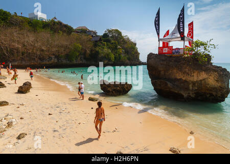 La gente sulla spiaggia. Foto Stock