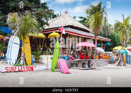 Spiaggia e tavole da surf. Foto Stock