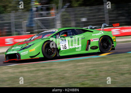 Imola, Italia - 25 Settembre 2016: una Lamborghini Huracan di Imperiale Racing Team, pilotato da Jeroen Mul e Mirko Bortolotti, il C.I. Gran Turismo Super GT3-GT3 in Autodromo Enzo e Dino Ferrari , a Imola, Italia. Foto Stock