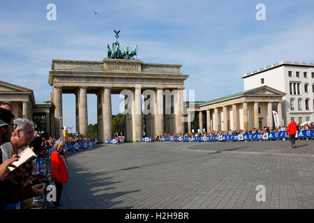Impressionen: Brandenburger Tor - Berlin-Marathon, 25. Settembre 2016, Berlino. Foto Stock