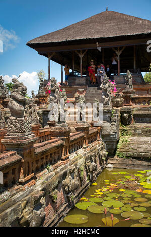 Indonesia, Bali, Semarapura, (Klungkung), Bale Kambang padiglione flottante in Palazzo Reale composto Foto Stock