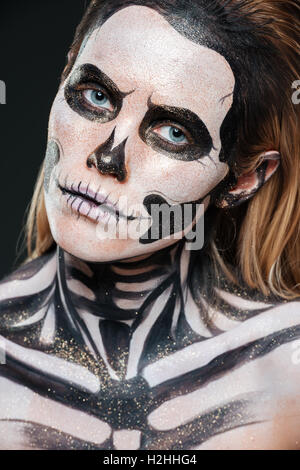Donna con trucco gotico Halloween - Foto Stock: Foto, Immagini