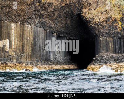 Fingals Cave sull'Isola di Staffa Argyll and Bute Scozia Scotland Foto Stock