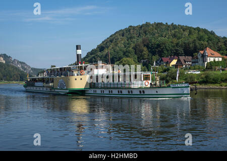 In Germania, in Sassonia, Stadt Wehlen, battello a vapore sul fiume Elba Foto Stock