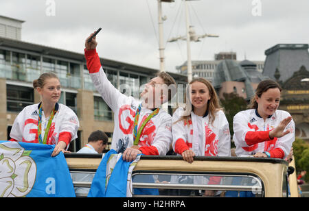 (Da sinistra a destra) Gran Bretagna Bryony Pagina, Nilo Wilson, Lois Toulson e Rebecca Gallantree durante l'evento di homecoming in Leeds City Centre. Foto Stock