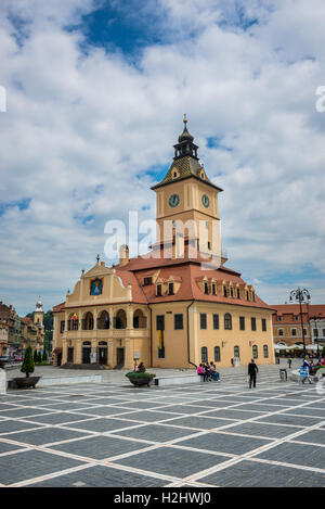 Ex Municipio di Brasov, Romania chiamato Consiglio casa (Casa Sfatului) al Consiglio Square, la piazza principale della città Foto Stock