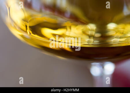 Bicchiere di Chardonnay Vino Bianco Close Up Foto Stock