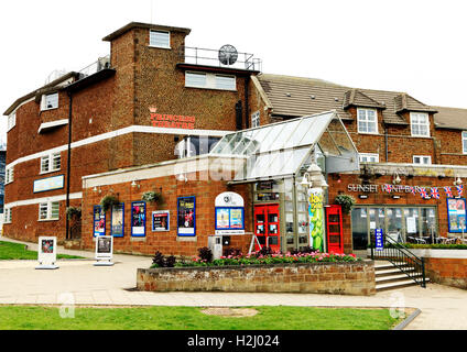 Princess Theatre, Hunstanton, Norfolk Inghilterra Inglese Regno Unito mare costiero tramonto teatri Wine Bar Foto Stock