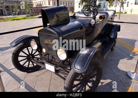 Ford Modello T dal 1921 parcheggiato su una strada di città Foto Stock