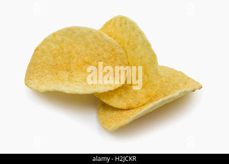 Potato Chips isolati su sfondo bianco. percorso di clipping incluso in formato jpeg. Foto Stock