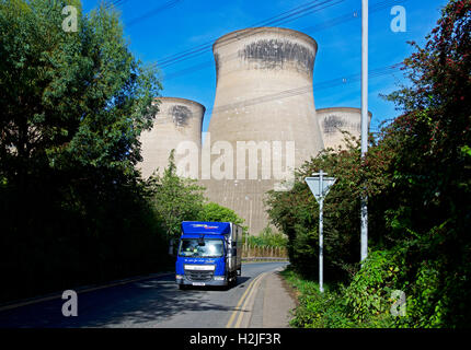 Le torri di raffreddamento, Ferrybridge Power Station, West Yorkshire, Inghilterra, Regno Unito Foto Stock