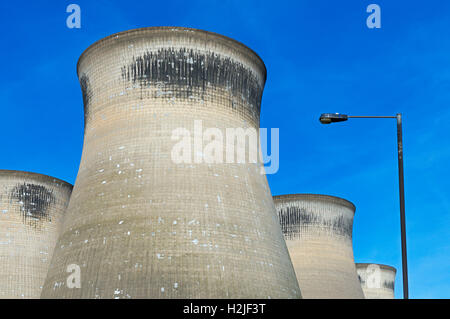 Le torri di raffreddamento, Ferrybridge Power Station, West Yorkshire, Inghilterra, Regno Unito Foto Stock