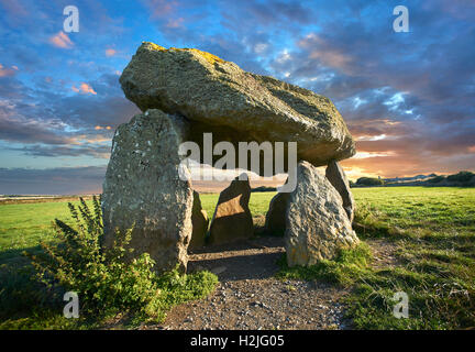 Carreg Sansone Sansone o della pietra, un anno 5000 Neolitico antico quoit dolmen sepoltura camera, vicino Abercastle, Pembroke, Galles Foto Stock