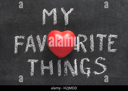 Le mie cose preferite una frase scritta a mano sulla lavagna con il simbolo del cuore di invece di o Foto Stock