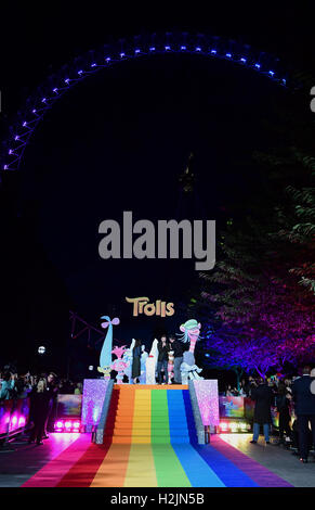 Justin Timberlake e Anna Kendrick con Toby Anstis frequentando il Troll evento speciale al Coca-Cola London Eye sul Tamigi a Londra. Foto Stock