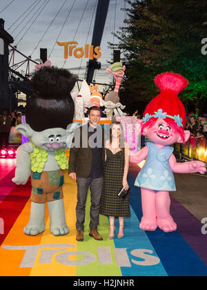 Londra, Regno Unito. 29 settembre 2016. Justin Timberlake e Anna Kendrick con personaggi del film. Anna Kendrick e Justin Timberlake avviare il filmato i troll e illumina il London Eye a Waterloo. Photocall per la nuova commedia animata troll che è prevista per il 21 ottobre 2016. Foto Stock