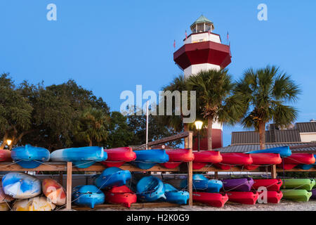 Città del Porto Faro al crepuscolo, Sea Pines Resort, Hilton Head Island, Carolina del Sud Foto Stock