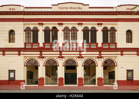 Teatro Principal, fondata nel 1850, in stile coloniale, Camagüey Camagüey, Provincia, Cuba Foto Stock