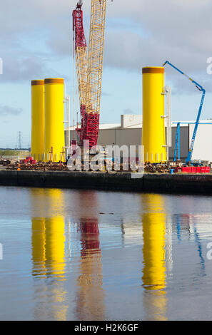 Strutture Offshore Gran Bretagna (OSB) fabbrica di turbine eoliche a Haverton Hill nei pressi di Billingham e Middlesbrough. Regno Unito Foto Stock