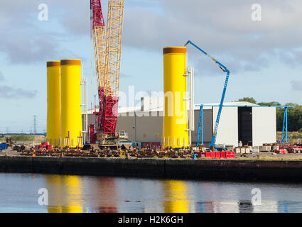 Strutture Offshore Gran Bretagna (OSB) fabbrica di turbine eoliche a Haverton Hill nei pressi di Billingham e Middlesbrough. Regno Unito Foto Stock