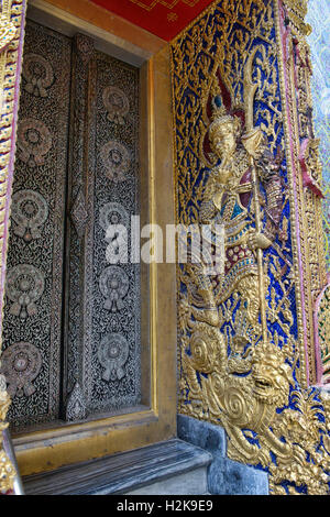 La squisita arte e oro a Wat Ratchabophit, Bangkok, Thailandia Foto Stock