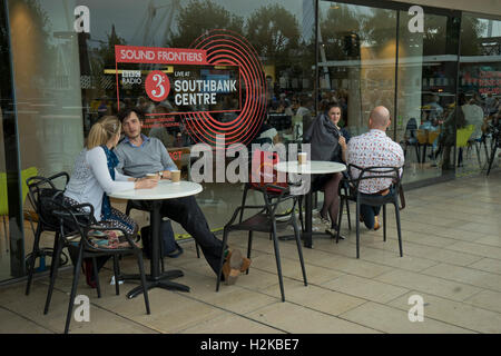 BBC Radio 3 studio presso il centro di Southbank celebrando sette decenni della musica e della cultura. Alla vigilia del programma il settantesimo anniversario, veterano presentatore Sean Rafferty ospita una sessione di musica dal vivo. London.UK Foto Stock