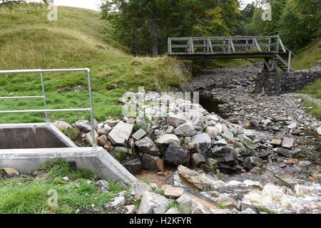 Il Braemar Idro Elettrica dello schema di impianto di turbina della casa di Linn di Dee Road a Braemar che è stato inaugurato dal Principe di Galles, noto anche come il Duca di Rothesay. Foto Stock