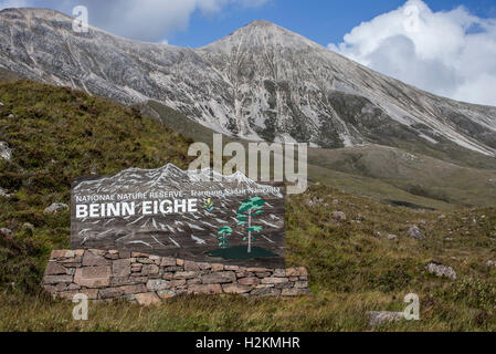 Segno in entrata del Beinn Eighe Riserva Naturale Nazionale vicino a Kinlochewe, Torridon, Highlands scozzesi, Scotland, Regno Unito Foto Stock