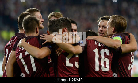 Praga, Repubblica Ceca. 29Sep, 2016. I giocatori di Sparta celebrare una vittoria durante la European Football League secondo turno gruppo K corrispondono, Sparta Praha vs Inter Milan a Praga, Repubblica ceca, 29 settembre 2016. Credito: Michal Krumphanzl /CTK foto/Alamy Live News Foto Stock