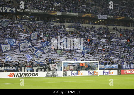 Gelsenkirchen (Germania). 29Sep, 2016. La UEFA Champions League. Schalke 04 rispetto a FC Red Bull Salisburgo stadio Veltins Arena. I sostenitori del FC Schalke 04 Credito: Azione Sport Plus/Alamy Live News Foto Stock