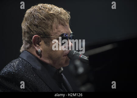 London, Ontario, Canada. 29Sep, 2016. Elton John suona presso i Giardini di Budweiser il 29 settembre a Londra, Ontario. © Baden Roth/ZUMA filo/Alamy Live News Foto Stock