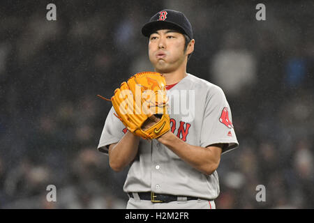 Il Bronx, New York, Stati Uniti d'America. 28 Sep, 2016. Koji Uehara (Red Sox), Settembre 28, 2016 - MLB : lanciatore Koji Uehara dei Boston Red Sox nell ottavo inning durante il Major League Baseball gioco contro i New York Yankees allo Yankee Stadium nel Bronx, New York, Stati Uniti. © Hiroaki Yamaguchi/AFLO/Alamy Live News Foto Stock