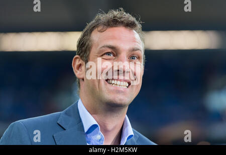 Gelsenkirchen (Germania). 29Sep, 2016. Pullman di Schalke, Markus Weinzierl, durante la partita di FC Schalke 04 contro RB Salisburgo il secondo giorno della partita di Europa League alla Veltins Arena di Gelsenkirchen, Germania, 29 settembre 2016. Foto: GUIDO KIRCHNER/dpa/Alamy Live News Foto Stock