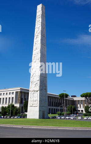 EUR Roma, Marconi obelisco, Via Cristoforo Colombo Foto Stock