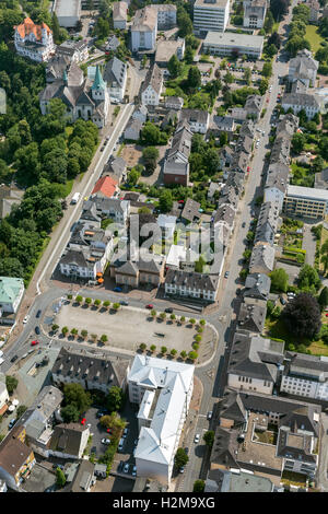 Vista aerea, Newmarket con Protestend chiesa, Neumarkt con Ev.Kirche di vista aerea di Arnsberg, Arnsberg, Sauerland, Foto Stock