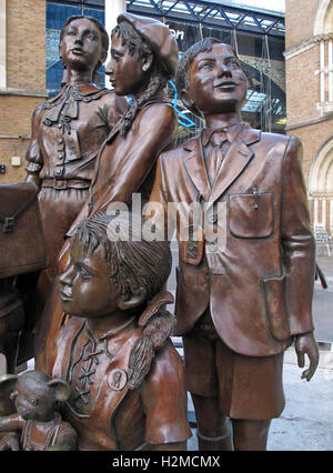 Kindertransport statue, stazione di Liverpool Street,Londra,l'Inghilterra,UK Foto Stock