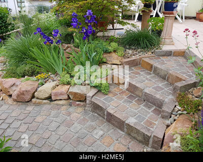 Gartentreppe; Treppe, Garten, Pflaster, Naturpflaster Foto Stock