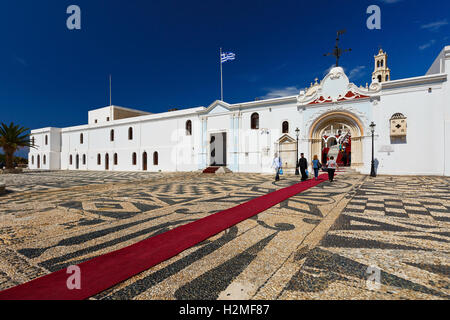 Ingresso del complesso della Panagia Evangelistria chiesa in Tinos town. Foto Stock