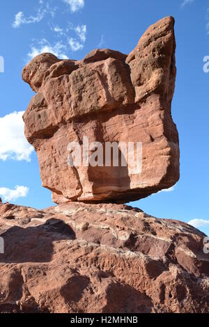 "Equilibrio Rock' Roccia Arenaria Formazione a giardino degli dèi Park in Colorado Springs Foto Stock