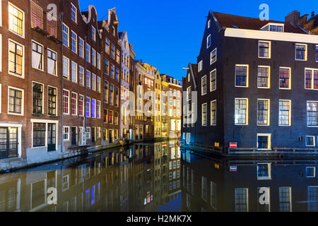 Notte tipica casa Olandese, Amsterdam, Paesi Bassi. Foto Stock