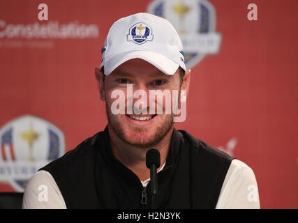 Dell'Europa Chris Wood parla ai media durante una sessione di prove libere in vista del xli Ryder Cup a Hazeltine National Golf Club in Chaska, Minnesota, Stati Uniti d'America. Foto Stock