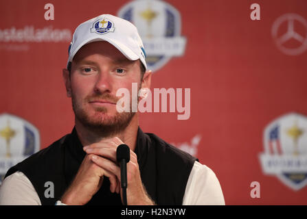 Dell'Europa Chris Wood parla ai media durante una sessione di prove libere in vista del xli Ryder Cup a Hazeltine National Golf Club in Chaska, Minnesota, Stati Uniti d'America. Foto Stock