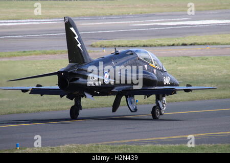 XX240 BAe Hawk T1 azionato dalla Royal Navy, a Prestwick International Airport durante l'esercizio comune della Warrior 15-1. Foto Stock