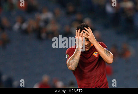 Roma, Italia. 29Sep, 2016. RomaÕs Juan Iturbe celebra dopo rigature durante l'Europa League Gruppo E partita di calcio tra Roma e Astra Giurgiu presso lo Stadio Olimpico. Roma ha vinto 4-0. © Riccardo De Luca/Pacific Press/Alamy Live News Foto Stock