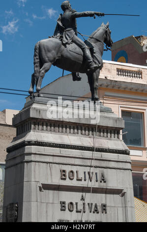Monumento per l'eroe nazionale Simon Bolivar in Plaza Venezuela, La Paz, Bolivia Foto Stock
